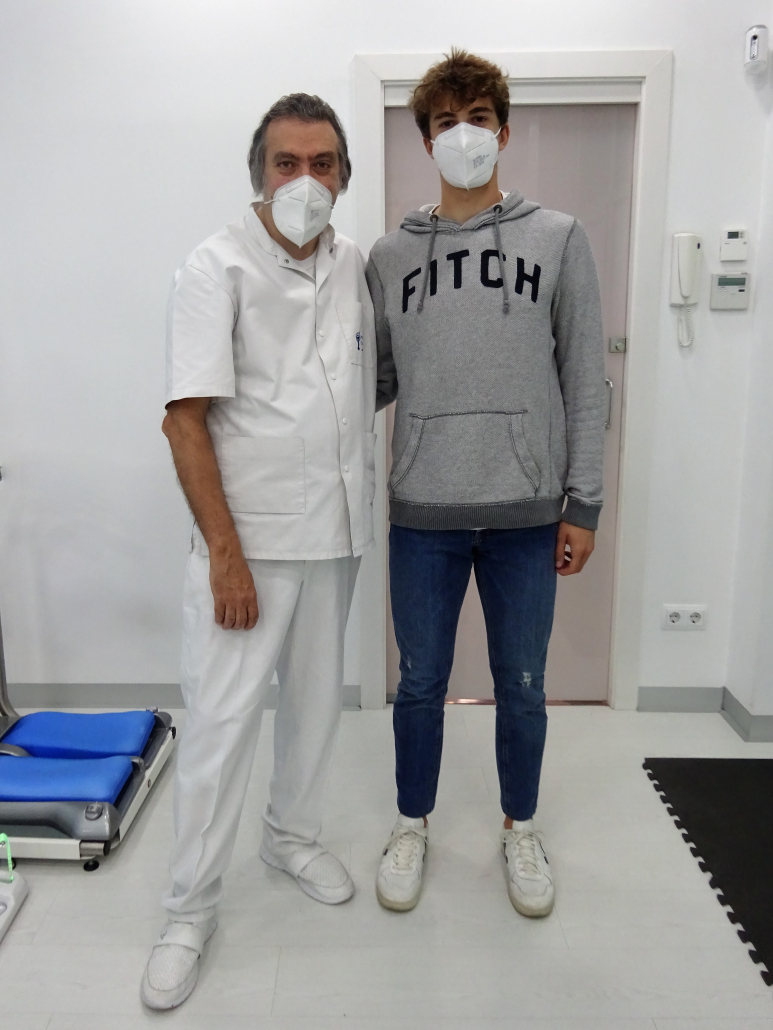 Lluc Matas, portero del Gerona FC B, visita el Institut Català del Peu